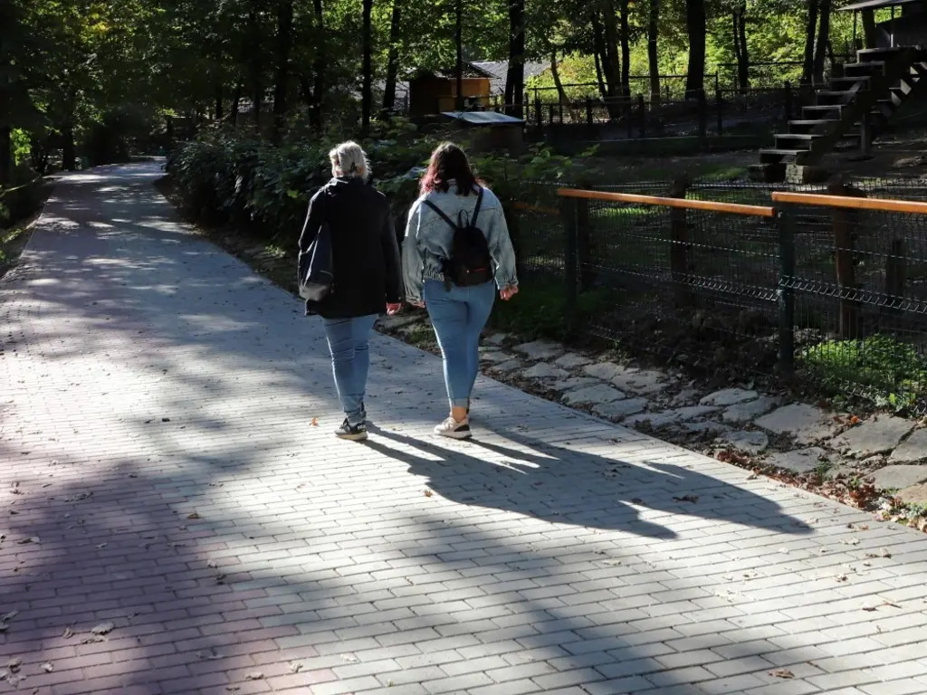 Befejeződött a térkövezés újabb szakasza az állatkertben