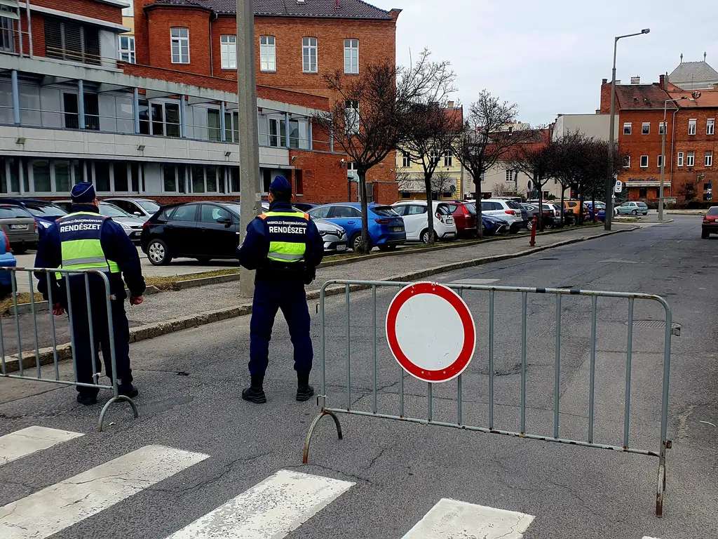Kordonok a Csizmadia közben