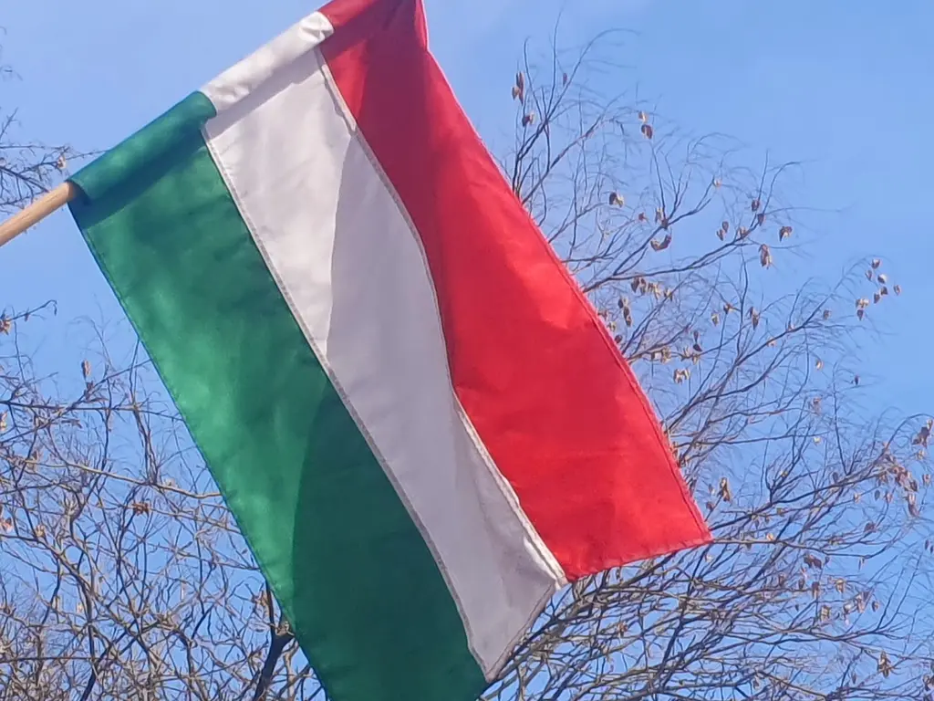 Trikolor az oszlopon