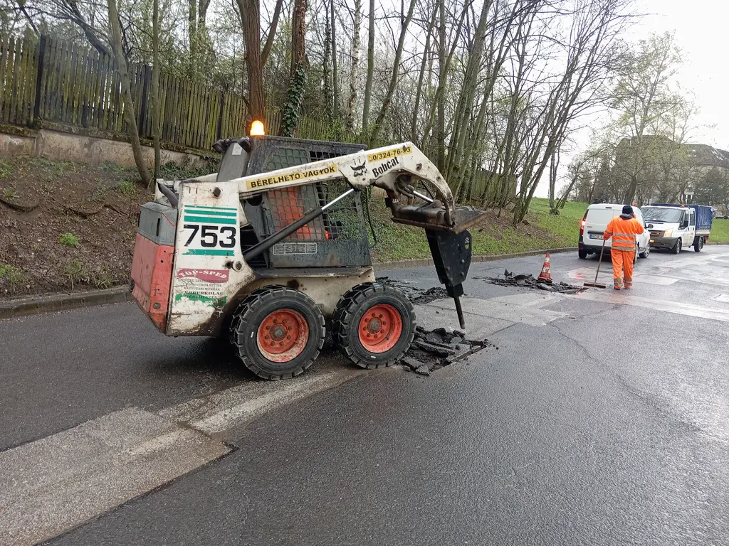 közterület-bontási és hibaelhárítási munkálat