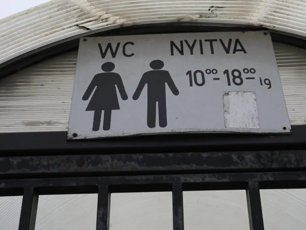 népkerti illemhelyen