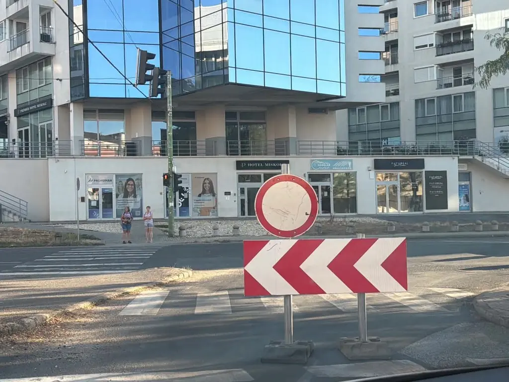 közterület-bontási és hibaelhárítási munkálat